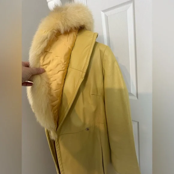 Vintage Yellow Leather Coat with Fur Collar - Picture 6 of 16